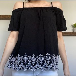 Old Navy black and white top!!🖤